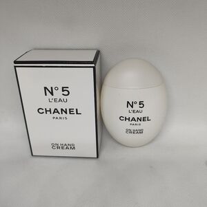 CHANEL No. 5 L'Eau Hand Cream in White